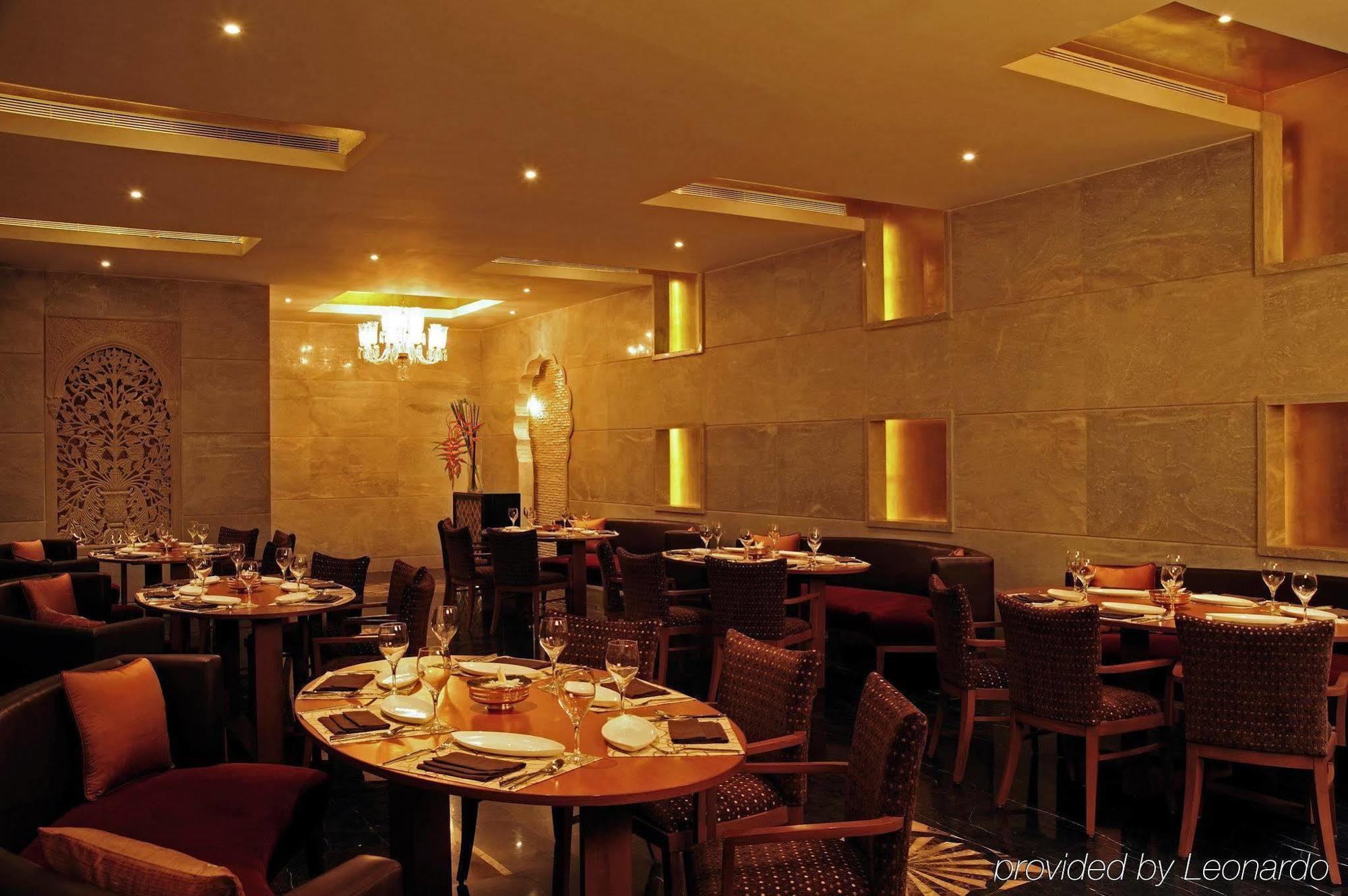 Taj Club House Hotel Chennai Restoran foto